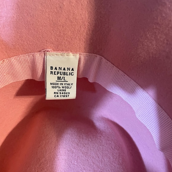 Banana Republic hat. Made in Italy. All wool. Pink and pristine. - Picture 5 of 5